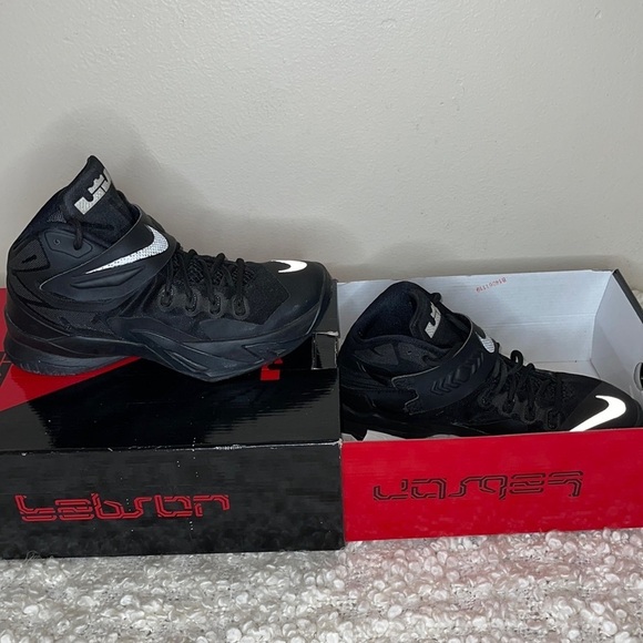 Nike Lebrun Zoom Basketball Sneaker Size 8 main image 4